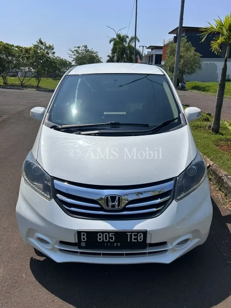 HONDA FREED 1.5 E 2013 — foto utama arsip