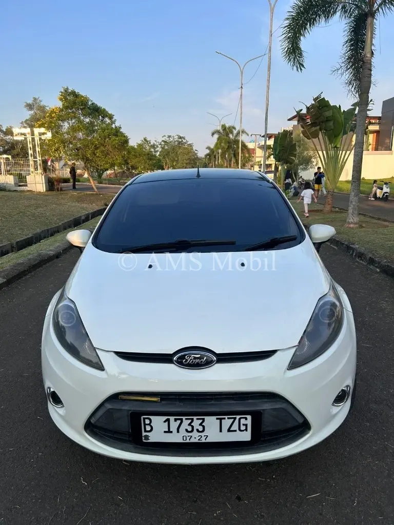 FORD FIESTA 1.4L MT 2012 — foto utama arsip