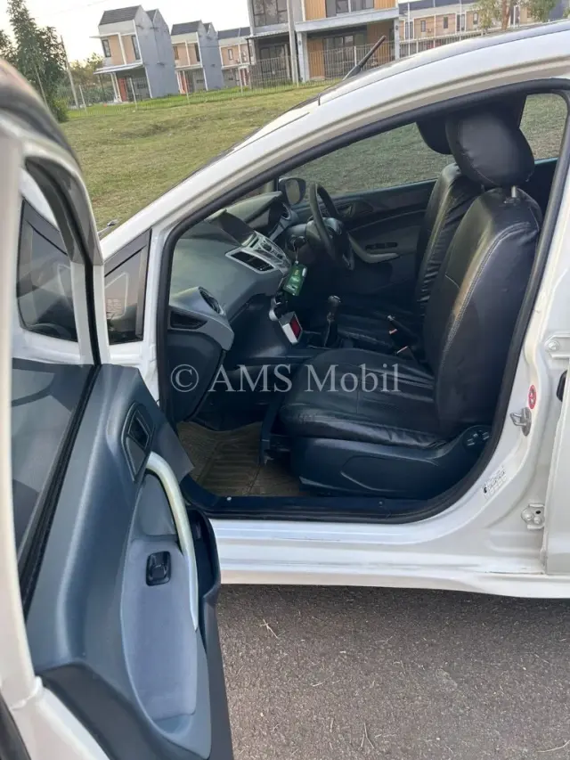 FORD FIESTA 1.4L MT 2012 — dokumentasi 9