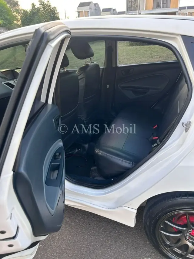 FORD FIESTA 1.4L MT 2012 — dokumentasi 12