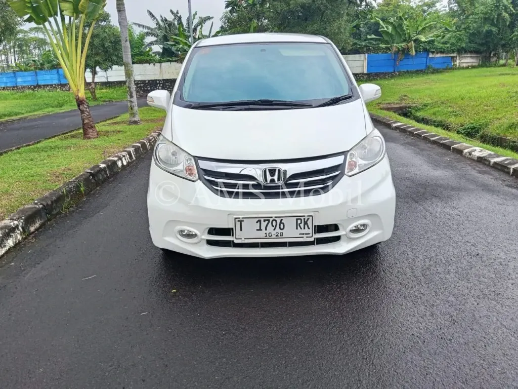 FREED GB3 1.5 E AT 2013 — foto utama arsip