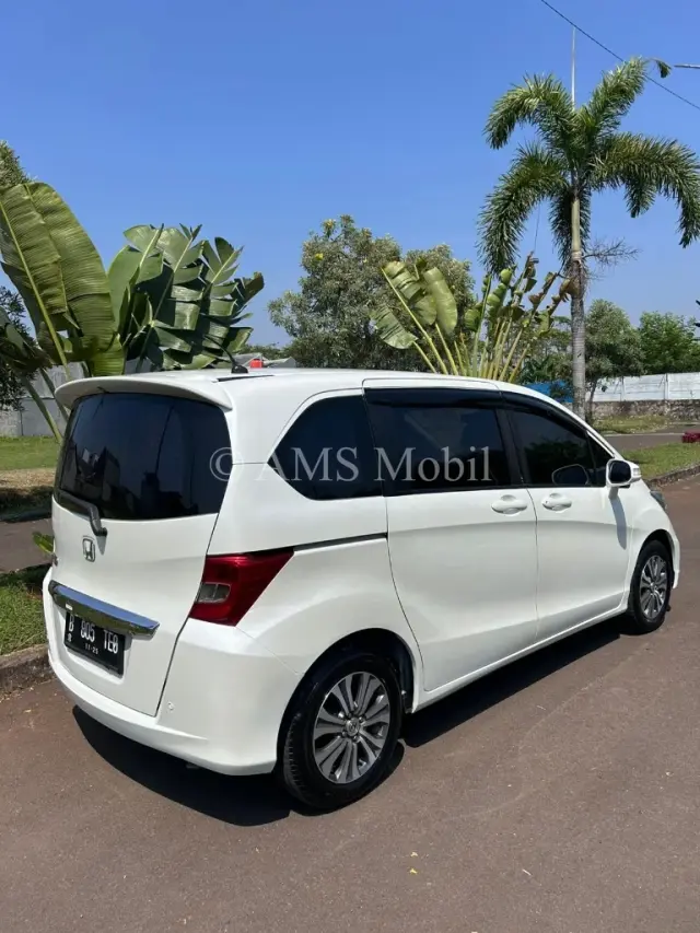 HONDA FREED 1.5 E 2013 — dokumentasi 5