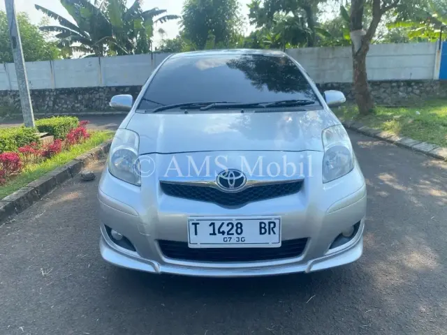 YARIS S MT 2011