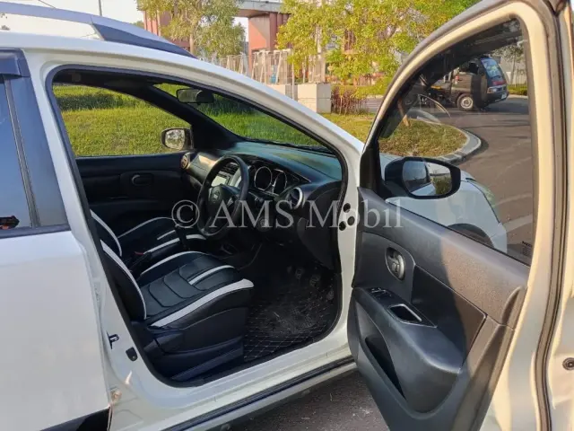 NISSAN GRAND LIVINA XGEAR 2013 — dokumentasi 8