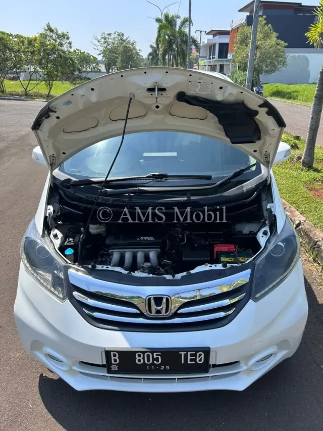 HONDA FREED 1.5 E 2013 — dokumentasi 7