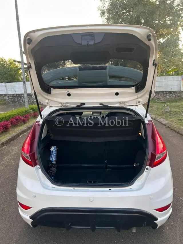 FORD FIESTA 1.4L MT 2012 — dokumentasi 8