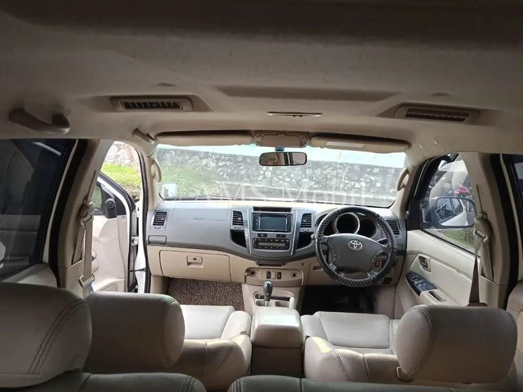 FORTUNER 2.5 G AT 2011 — foto utama arsip
